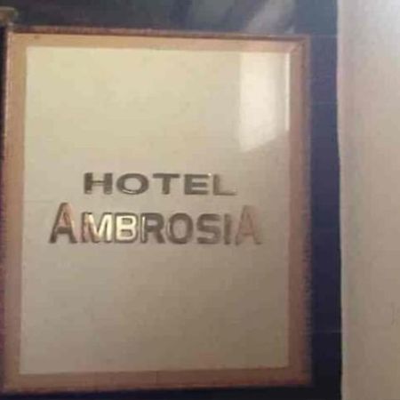 Hotel Ambrosia Kalyān Buitenkant foto